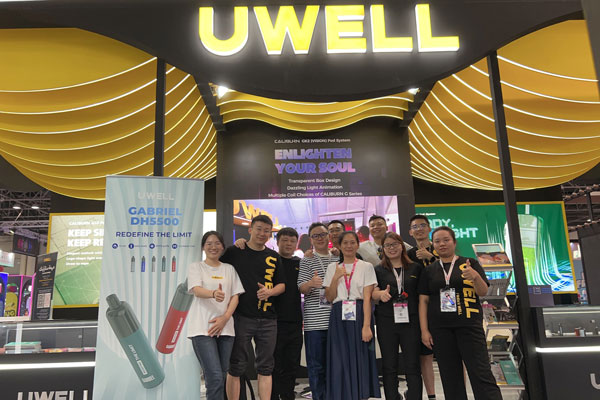 UWELL Presents at WVS in Dubai